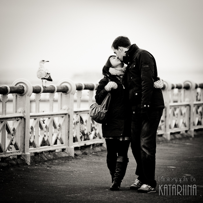 couple kissing in Brighton seafront